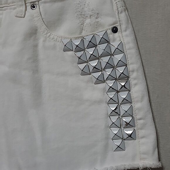 Urban Outfitters BDG High Rise Dree Cheeky Size 28W White Studded Denim Shorts - Picture 2 of 12
